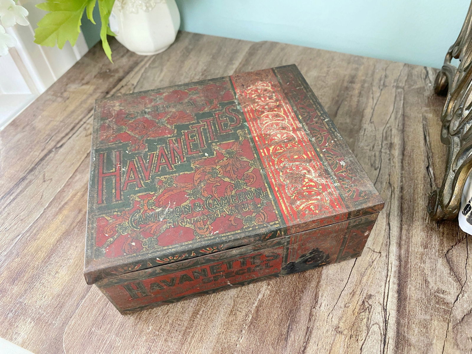 Antique Havanettes Cigar Tin - Duckwells