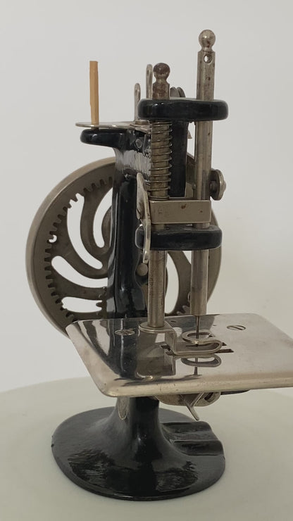 1930s Singer Sewing Machine Model 20