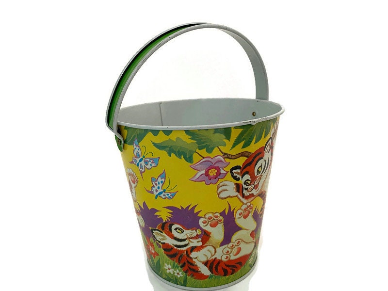 Russell Stover Candy Sand Pail - Vintage Ducks Frogs and Lady Bug Playing in a Pond with Fish Small Sand Bucket - outlets Toy Sand Pail